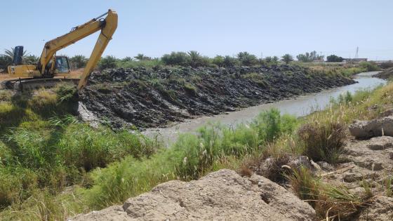 دائرة صيانة الري والبزل تواصل حملتها في تطهير الجداول والمبازل في قضاء المناذرة