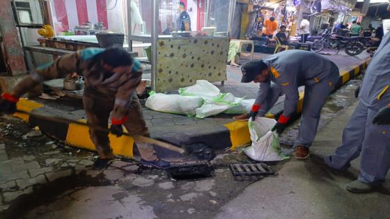 مديرية المجاري تجري حملة تنظيف وتسليك للشبكات المطرية في قضاء الكوفة المقدسة