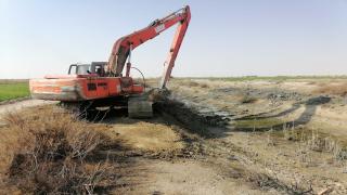 الموارد المائية في النجف الاشرف تواصل اعمال التطهيرات لشبكة المبازل في المحافظة