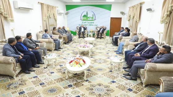 المحافظ يستقبل مدير عام الرقابة التجارية والمالية في وزارة التجارة ويناقشان سبل دعم وتطوير البطاقة التموينية