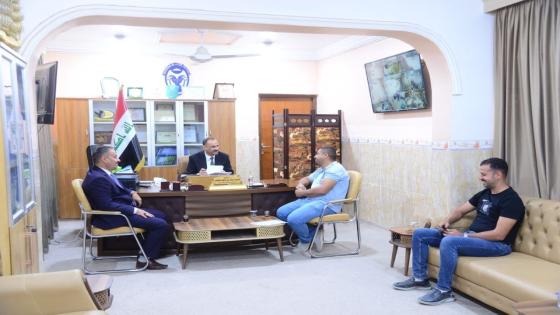 الموارد المائية تلتقي مع ممثل المركز الوطني لإدارة الموارد المائية في مبنى المديرية.