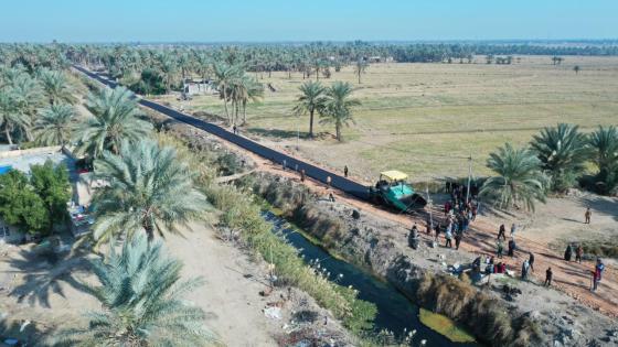 المحافظ يشرف على مشروع تعبيد شوارع تصل الى ابعد نقطة ادارية بين النجف وبابل.