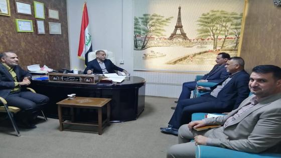 مستشار المحافظ لشؤون الصحة والبيئة يجتمع برئيس وأعضاء فريق آيزو طاقة