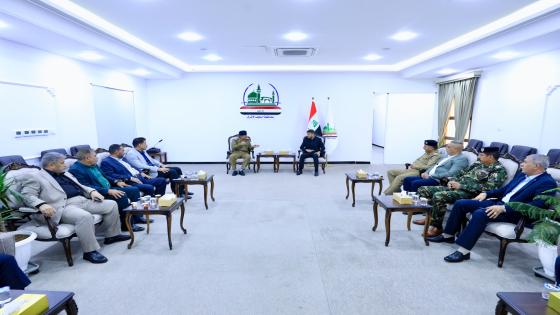 المحافظ يلتقي ضباط الشرطة المتقاعدين ويُشيد بإسهاماتهم في ترسيخ الأمن