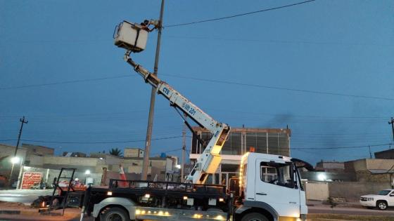 ملاكات فرع توزيع كهرباء النجف الاشرف تواصل أعمال تأهيل وصيانة شبكة الإنارة في عموم المحافظة