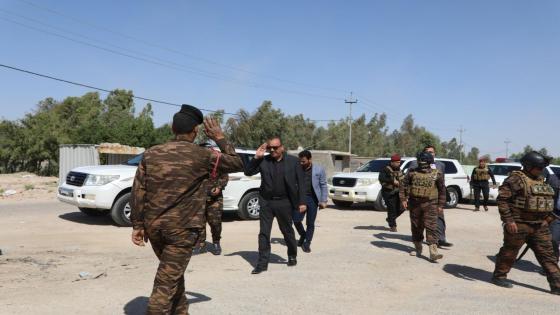 المحافظ يتفقد السيطرات الخارجية ليتابع تطبيق قرارات خلية الازمة بعدم السماح لدخول اي مسافر او وافد للنجف