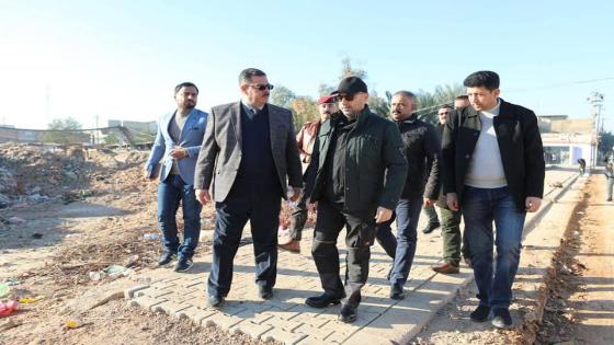 المحافظ يتابع أعمال التأهيل الجارية في حي المكرمة.