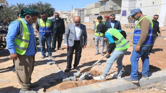 المحافظ يتابع سير العمل في مشروع تأهيل حي السواق ويوجه بمحاسبة الشركة المنفذة ودائرة المهندس المقيم