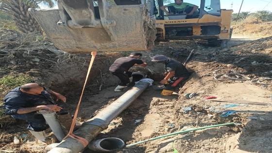 كوادر مركز ماء الحيرة تُكمل صيانة أحد الخطوط الرئيسية