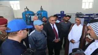 محافظ النجف الأشرف يفتتح محطتي تحليه ماء في ناحية النور