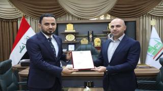 محافظ النجف الاشرف يسلم تمويل المنحة المالية لنادي النجف الرياضي