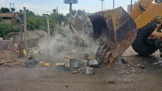 الموارد المائية تواصل حملتها برفع التجاوزات من محرمات الانهر في المحافظة.