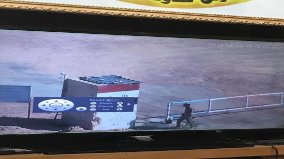 المحافظ يشرف على ممارسة حية لتشغيل الكاميرات الحرارية في البادية