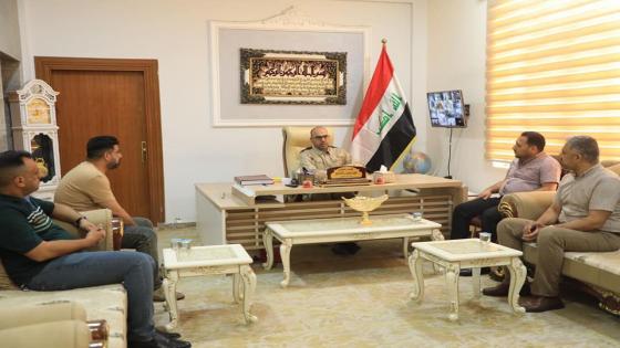 المحافظ يناقش مع مدير التخطيط العمراني ملفات الساحات الخضراء والمرتسمات والمخططات المدنية.