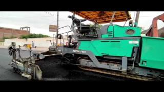 بمتابعة مستمرة من محافظ النجف الأشرف الدكتور المهندس ماجد الوائلي المباشرة بإكمال أعمال المرحلة الثانية من تبليط شارع السهلة