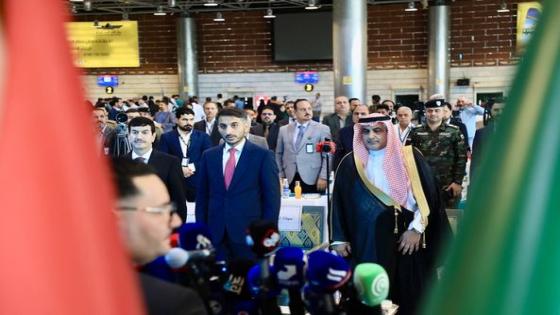 المحافظ في استقبال اول رحلة من الدمام السعودية : باب النجف الأشرف مفتوحة لجميع دول العالم للتعاون المشترك على كافة الصعد