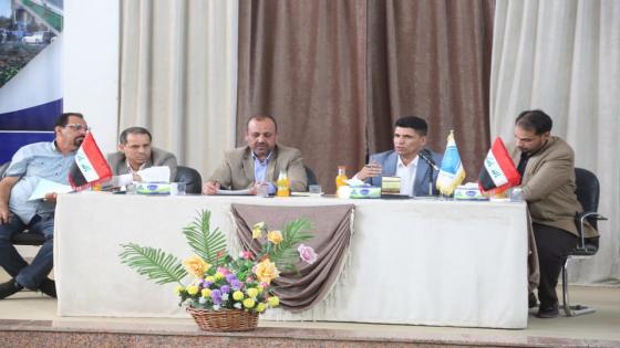 المحافظ يترأس اجتماعا مع مسؤولي بلدية النجف لمناقشة تفعيل الموارد المحلية واستثمارها في تطوير الخدمات