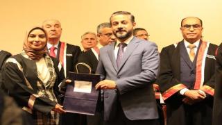 وزير التعليم يكرم تدريسية من جامعة جابر بن حيان لحصولها على المركز الأول في اختصاص أمراض الدم السريري على مستوى العراق.