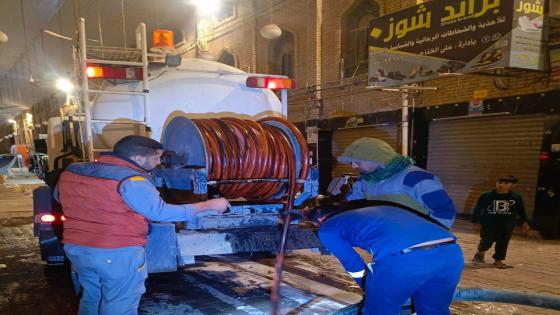 كوادر مجاري النجف تواصل العمل في ظل انخفاض درجات الحرارة لتحسين الشبكة المطرية في الكوفة