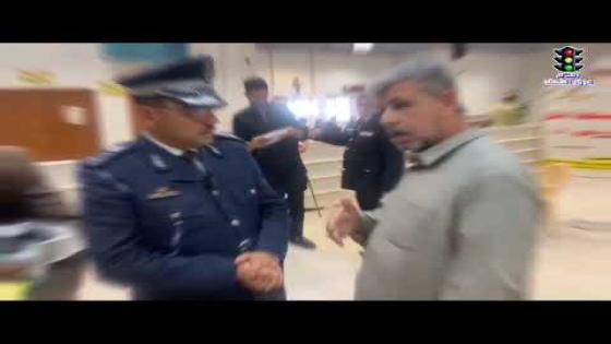 العميد الحقوقي وسام شهيب جاسم الكعبي مدير المرور يتفقد مراجعي قسم التسجيل المركبات في المحافظة