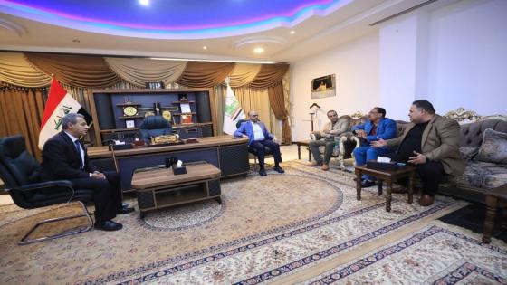 الوائلي يستقبل وفد نقابة الفنانين ويؤكد أهمية الأعمال الفنية في زيادة الوعي الثقافي للمجتمع.