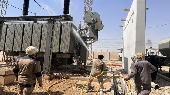 ملاكات نقل كهرباء النجف الاشرف تنجز أعمالها بغسل معدات محطة النداء الثانوية ١٣٢ك.ف