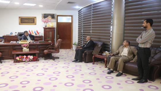 منظمة راصد لدعم النزاهة تكرم مدير بلدية النجف الاشرف بدرع الموظف الكفوء