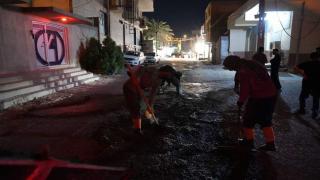 بلدية النجف تنفذ أعمال الصيانة للتكسرات الحاصلة في أحد الشوارع الرئيسية بمنطقة الجديدة الأولى (خان المخضر)