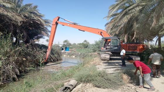 موارد المائية في النجف الأشرف تواصل اعمال التطهيرات للانهر في المحافظة.
