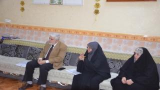 وفد مديرية شهداء النجف الاشرف يزور والدة شهيد من ضحايا الإرهاب