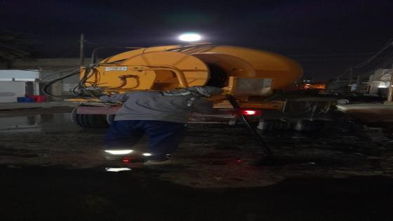 مديرية المجاري تعالج أنسداد مفاجئ بالخط الثقيل في حي الغدير