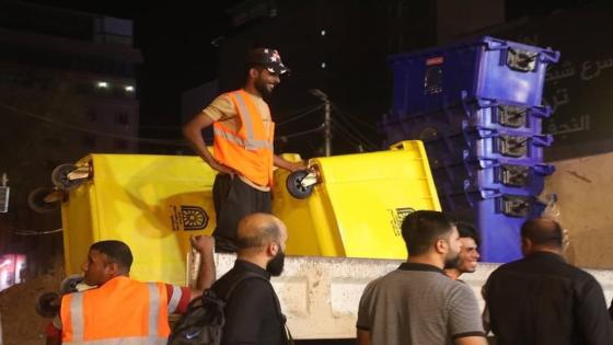 بلدية النجف الاشرف تشرع بتوزيع حاويات النفايات