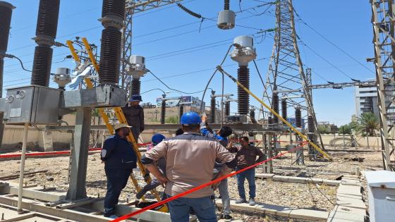 ملاكات شبكة نقل الكهرباء تنجز اعمال معالجة التجمر الحاصل على خط نجف ثانوية-نجف الغازية رقم(٢) ١٣٢ك.ف في محطة النجف الثانوية