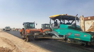 المباشرة بأعمال الخرسانة الاسفلتية للطبقة السطحية المعدلة بالبوليمرات لمشاريع طرق وجسور النجف الاشرف