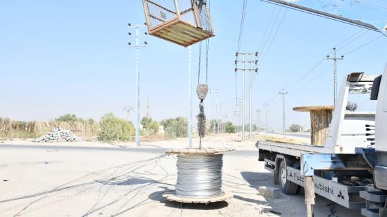 ملاكات فرع توزيع كهرباء النجف الأشرف تواصل أعمال فك الإختناقات وتأهيل الشبكة الكهربائية لمغذي المزوكة والصحراوية في ناحية الحيدرية