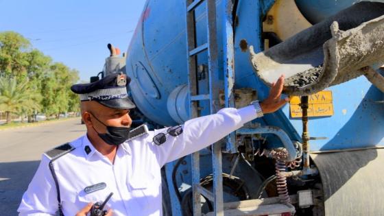 المفارز المرورية تواصل حملة لضبط مخالفات صهاريج خلط الاسمنت في النجف الاشرف