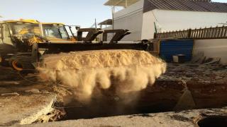 مديرية المجاري: اصلاح كسر بالخط الثقيل في شبكة مياه الصرف الصحي في قرية الغدير