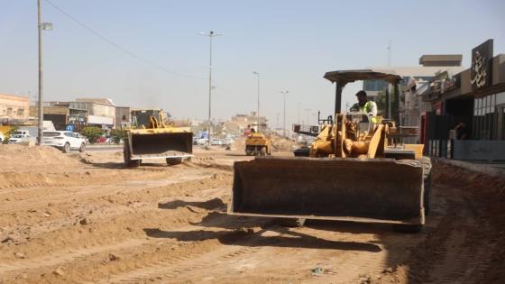 الوكيل الفني يتابع أعمال تأهيل الشارع الخدمي المحاذي لشارع الزهور