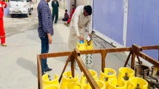 فرع غاز النجف الأشرف يستمر بعملية استبدال الاسطوانات الحديدية بأخرى بلاستيكية