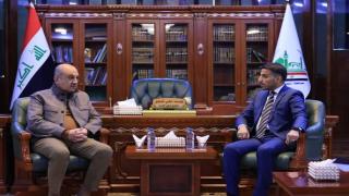 محافظ النجف الاشرف المهندس يوسف كناوي يستقبل وزير الدفاع في مكتبه