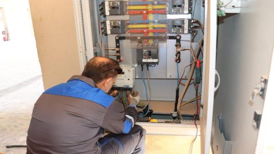 كهرباء النجف: إجراء أعمال نصب المقاييس للصنف الحكومي ميدانياََ في عموم المحافظة