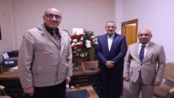 مدير وكادر الإعلام والإتصال الحكومي يقدمون التهنئة للمهندس السيد حيدر الميالي بمناسبة تسنمه إدارة مطار النجف الاشرف