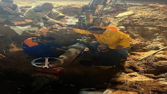 مديرية الماء: اكمال صيانة منفذ تغذية رئيسي لحي الغدير على الخط الناقل