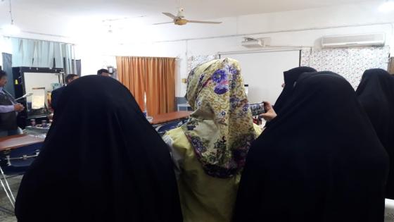 البديري يشارك المتدربين بورشة اللغة الإنكليزية تخرجهم