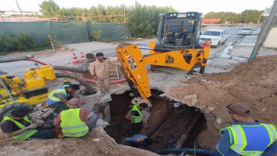 مجاري النجف: إصلاح كسر بالخط الرئيس لشبكة مياه الصرف الصحي في قرية الغدير